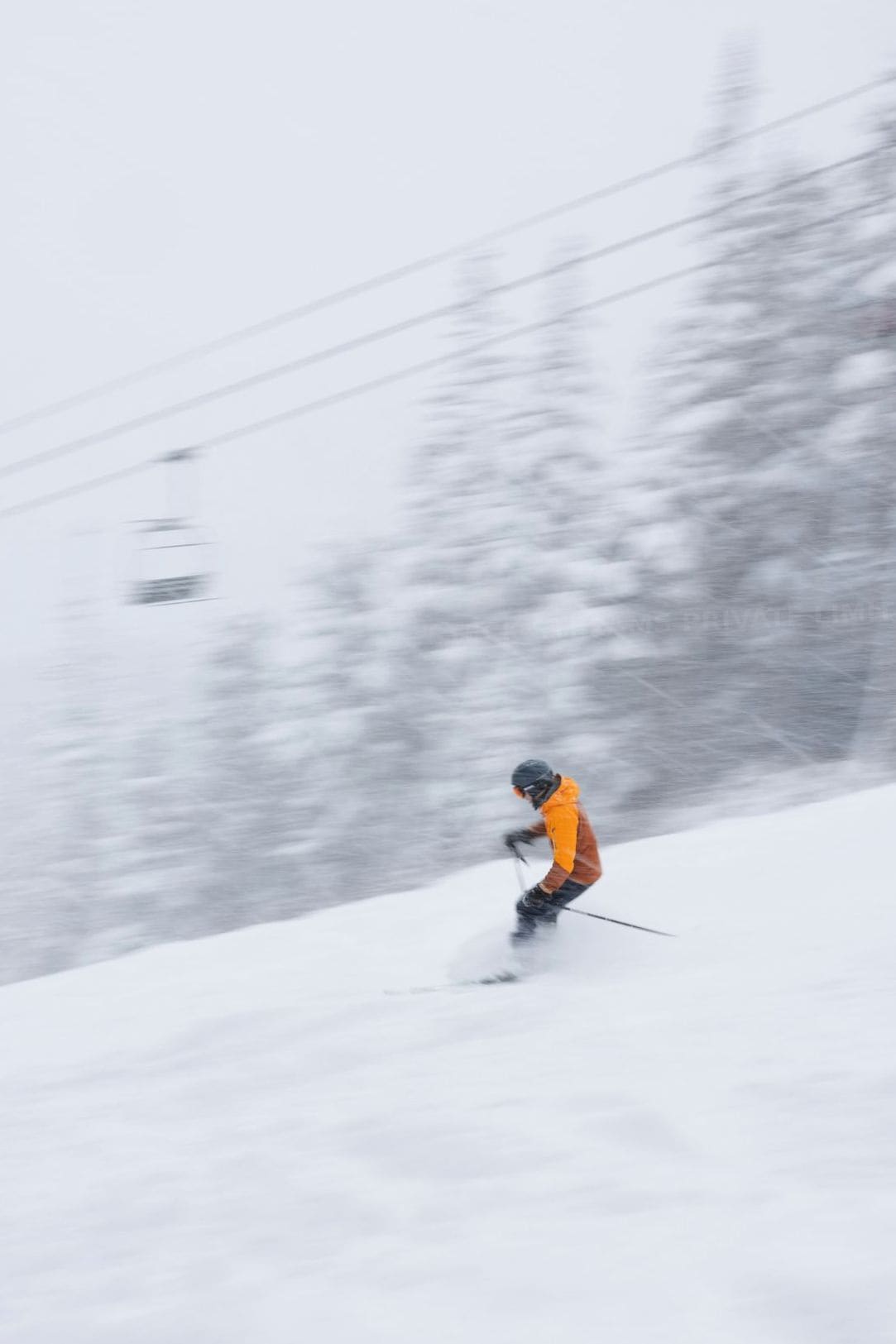 Ausrüstungsverleih für Ski, Helme und Stöcke